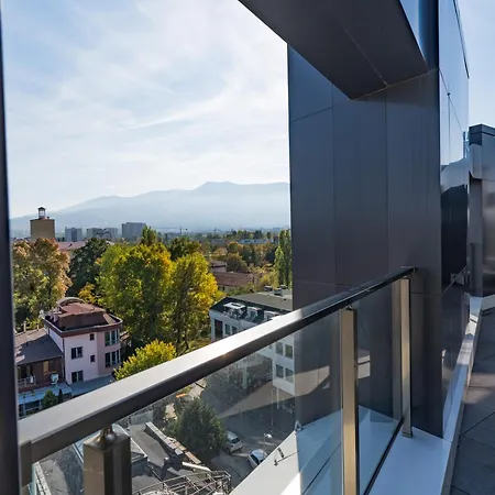 Sunny Penthouse With Mountain Views And 180 Degrees Terrace 公寓 *