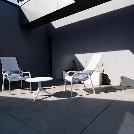 Sunny Penthouse With Mountain Views And 180 Degrees Terrace 公寓
