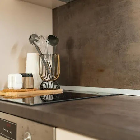 Sunny Penthouse With Mountain Views And 180 Degrees Terrace 公寓 *