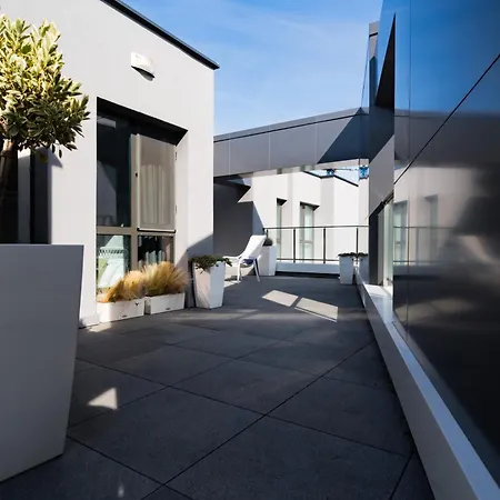 Sunny Penthouse With Mountain Views And 180 Degrees Terrace סופיה