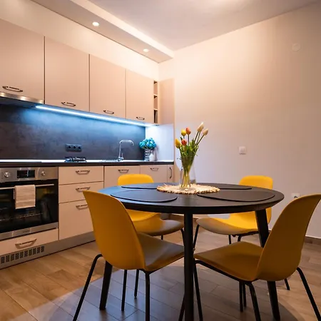 Sunny Penthouse With Mountain Views And 180 Degrees Terrace דירה *