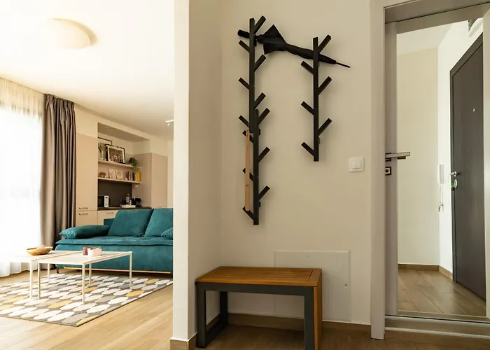 Sunny Penthouse With Mountain Views And 180 Degrees Terrace