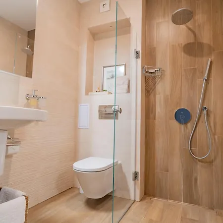 Sunny Penthouse With Mountain Views And 180 Degrees Terrace 아파트