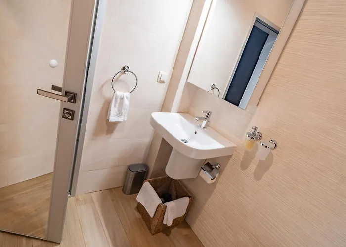 Sunny Penthouse With Mountain Views And 180 Degrees Terrace