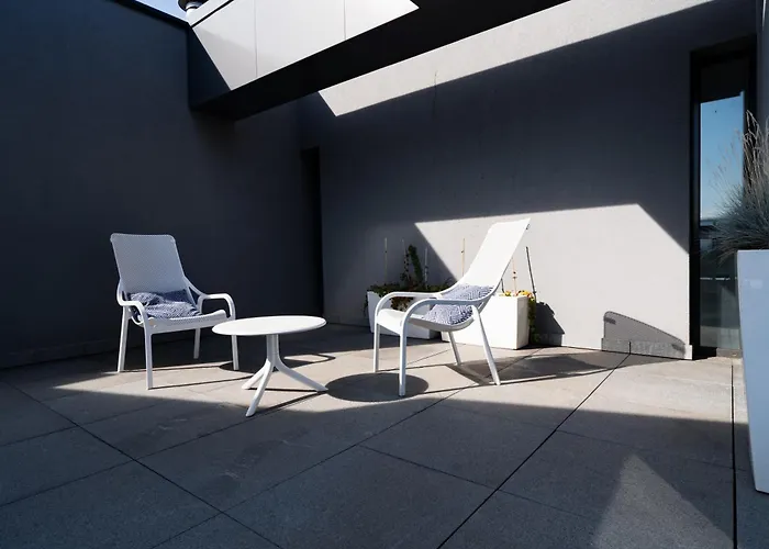 Sunny Penthouse With Mountain Views And 180 Degrees Terrace 아파트