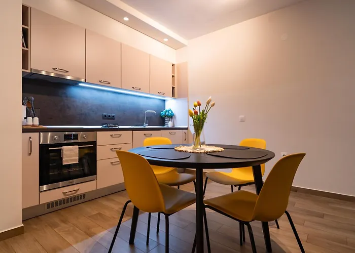 Sunny Penthouse With Mountain Views And 180 Degrees Terrace Appartement *