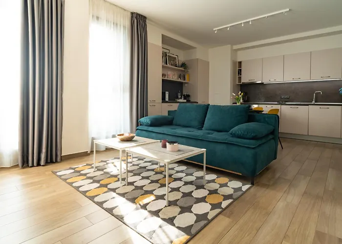 아파트 Sunny Penthouse With Mountain Views And 180 Degrees Terrace