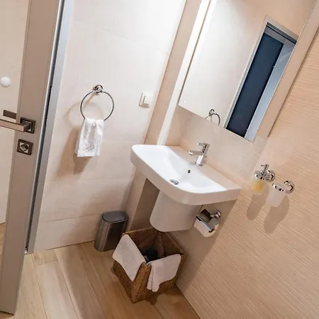 Sunny Penthouse With Mountain Views And 180 Degrees Terrace