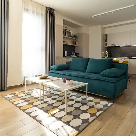 Апартамент Sunny Penthouse With Mountain Views And 180 Degrees Terrace