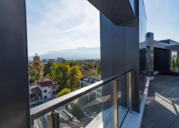 Sunny Penthouse With Mountain Views And 180 Degrees Terrace Apartmán *