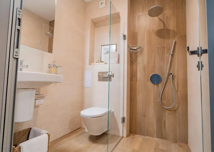 Sunny Penthouse With Mountain Views And 180 Degrees Terrace Apartmán